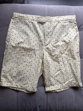 Club Monaco Men's Light Yellow Printed Cotton Shorts size 33